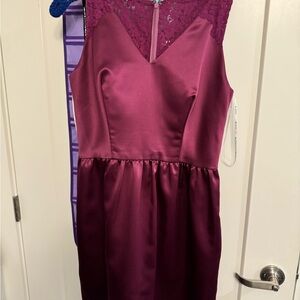 Elegant Burgundy Sleeveless Dress